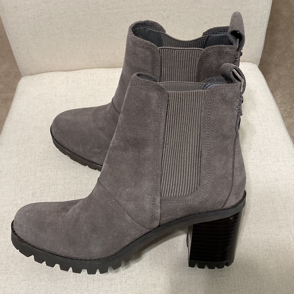 UGG NEW Waterproof hazel Chelsea suede heeled ankle booties basically brand new - Picture 5 of 16